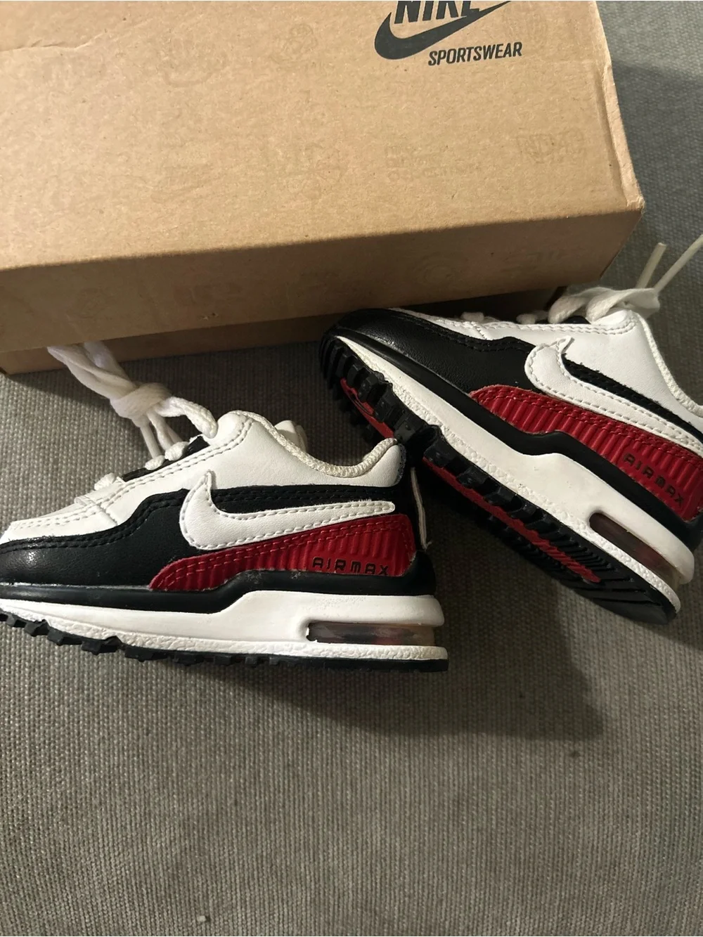 Nike Kids Sneakers in White, Black and Red